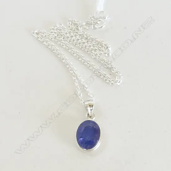 SILVER SET TANZNITE PENDANT ON SILVER CHAIN