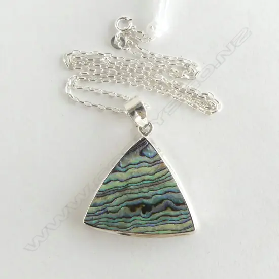 **RTV** SILVER SET PAUA PENDANT ON SILVER CHAIN