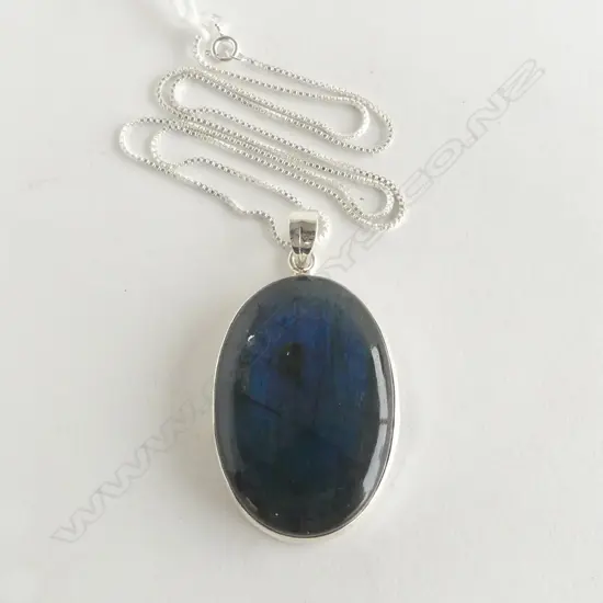 **RTV** SILVER SET LABORITE PENDANT ON SILVER CHAIN