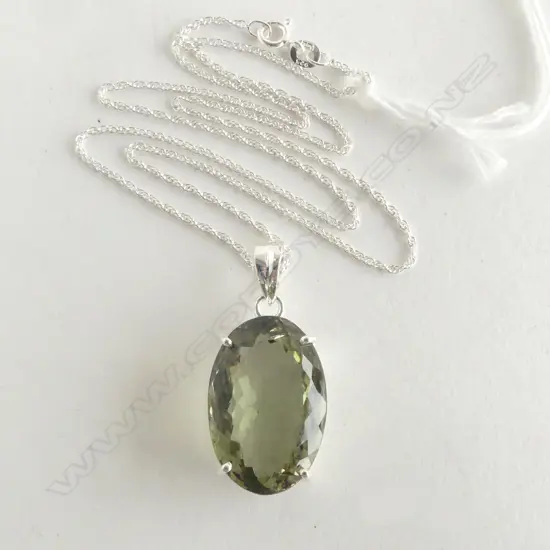 SILVER SET LG GREEN AMETHYST CUSHION CUT PENDANT ON SILVER CHAIN
