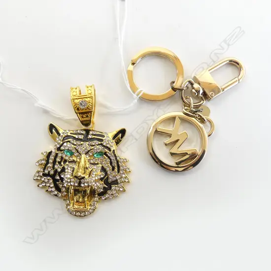 LG DIAMANTE HIPHOP TIGER PENDANT & MK KEYCHAIN