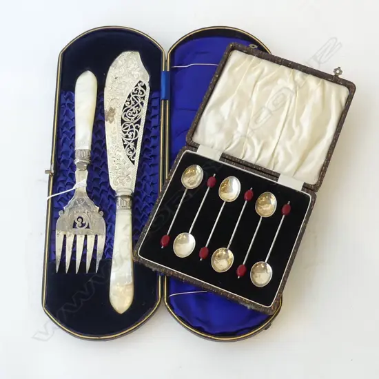 VICTORIAN MoP HANDLED EP FISH SERVERS w. STG TRIM, CASED + SET OF 6 COFFEE SPOONS 31gms