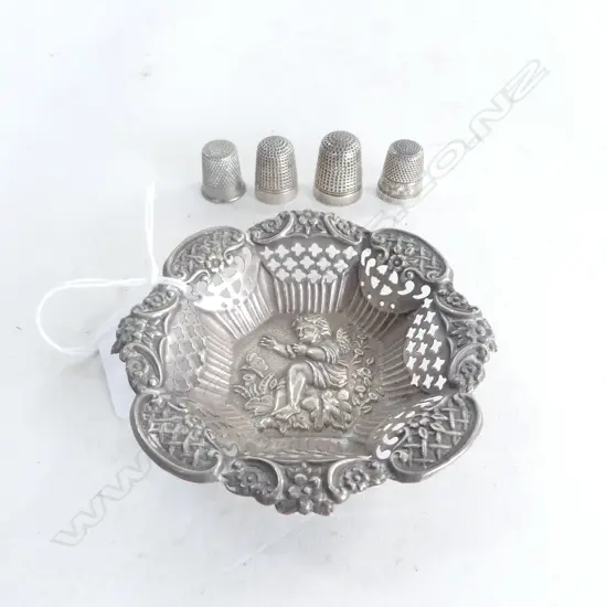 STG SILVER PIERCED DISH, 90mm dia, 22gms + 4 THIMBLES