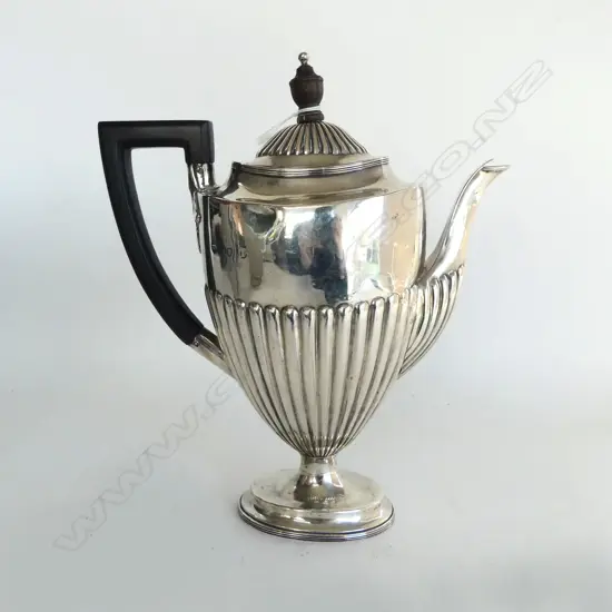STG SILVER COFFEE POT H.255mm 560gms