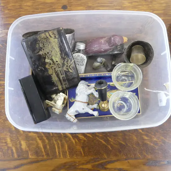TRAY SMALL COLLECTABLES INCL. JAPANESE CIG. CASE, PEN STAND, SNUFF BOX, CHINESE FIGURE, HANDPRINTED BUBBLES MINIATURE ET