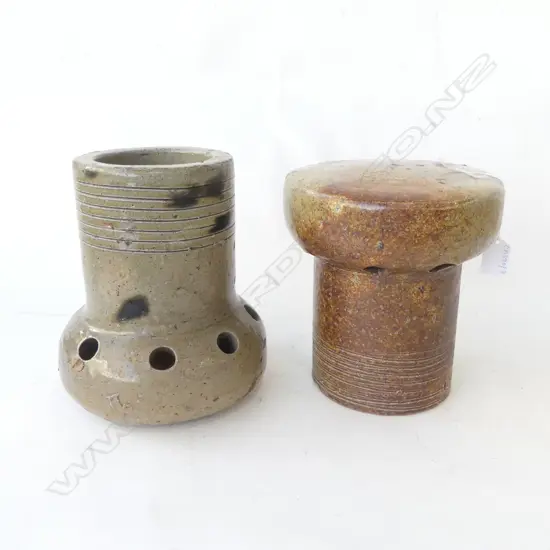 2 CRUM NEW LYNN POTTERY SUMPS H.200mm