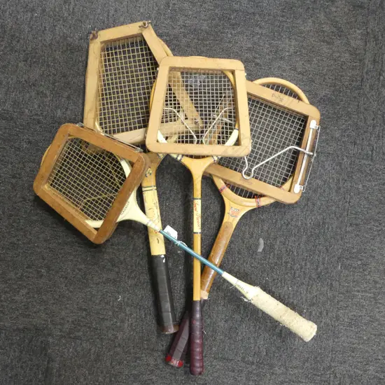 4 VINTAGE TENNIS RACKETS L.690mm
