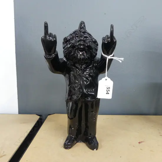 BLACK RESIN GNOME PULLING THE FINGERS H.240mm