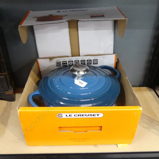 LE CREUSET BLUE ENAMELLED CAST IRON LIDDED CASSEROLE POT #24 250mm dia AS NEW IN BOX