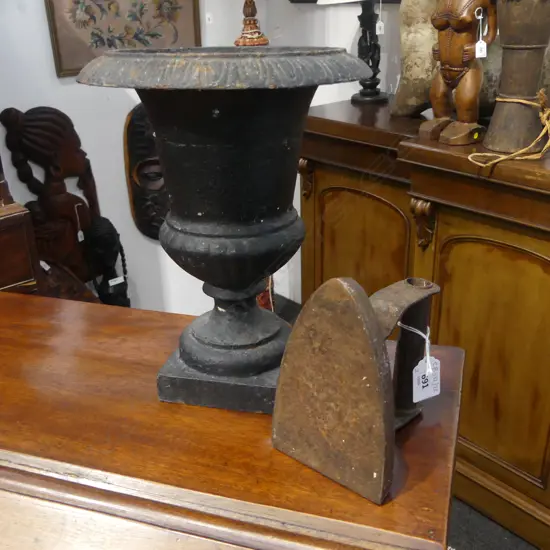 CAST IRON URN H.260mm, GRANGE #4 IRON