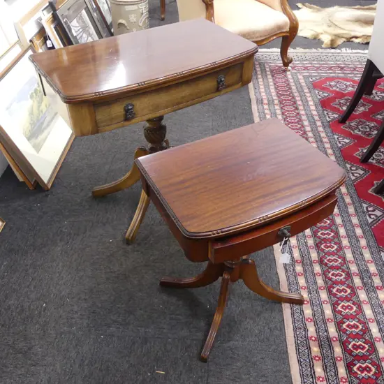 2 REGENCY STYLE PEDESTAL SIDE TABLES W.705mm