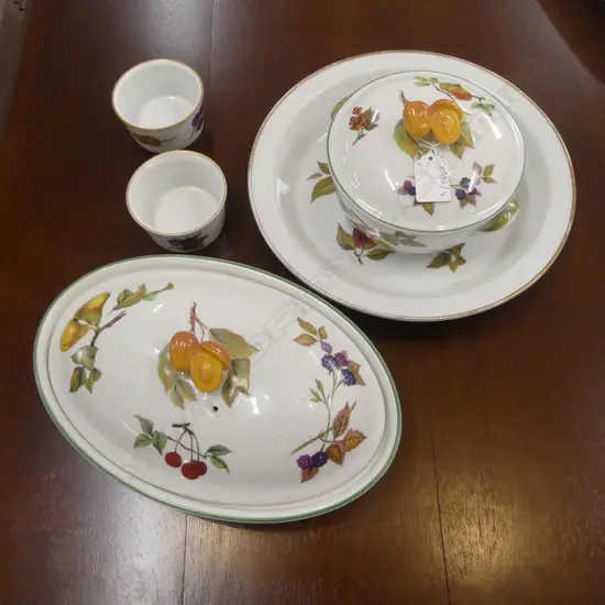 5 PCES ROYAL WORCESTER EVESHAM; 2 LIDDED CASSEROLES (VALE), 2 RAMEKINS, PIE DISH 270mm dia