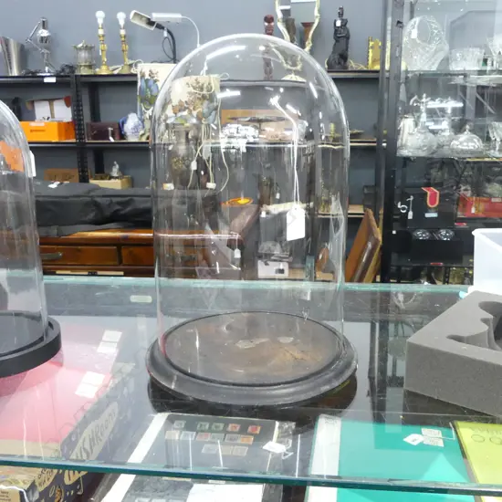 ANTIQUE GLASS ROUND DISPLAY DOME ON WOOD BASE, H.410mm...