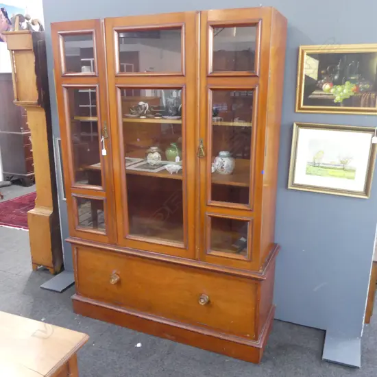 LG GLAZED CABINET 1380x475x1950mm