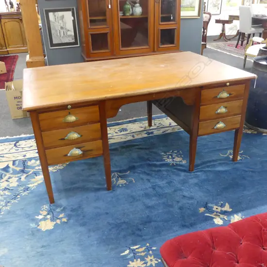 LG DESK (CRACK IN TOP) 1670x1055x755mm