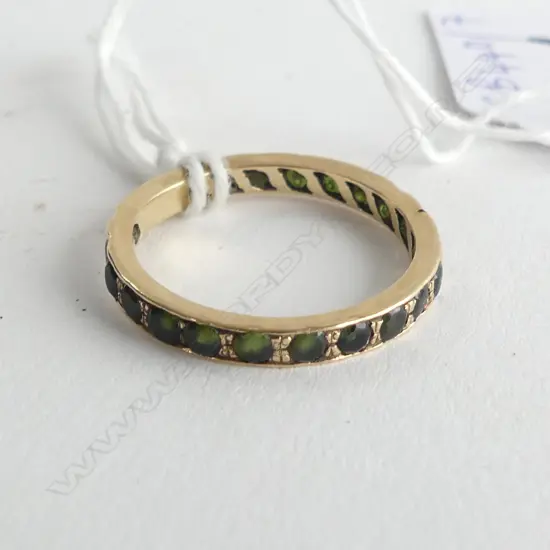 14CT GOLD GREEN STONES? BAND  SIZE R  (STONES ARE WORN) 2.2gms