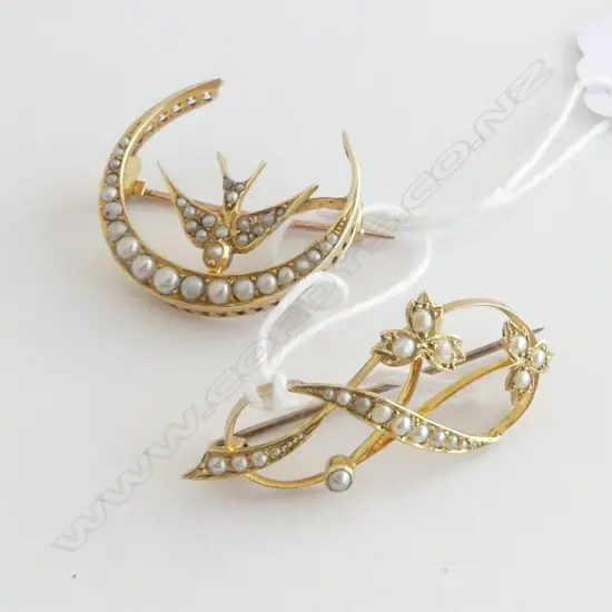 2 15CT SEED PEARL BROOCHES 7.3gms