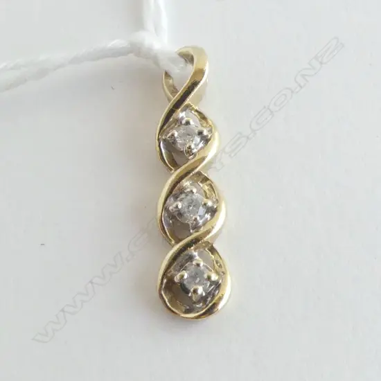 10CT GOLD  THREE STONE DIAMOND PENDANT