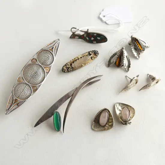 7 PCES STG JEWELLERY; 3 PRS EARRINGS, 4 BROOCHES