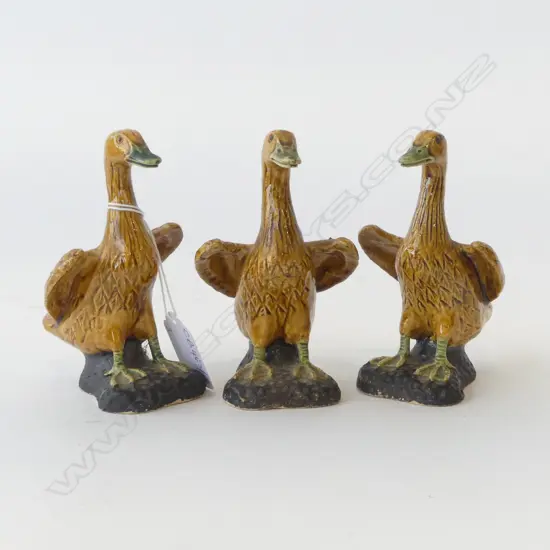 3 CHINESE CERAMIC DUCKS H.110mm