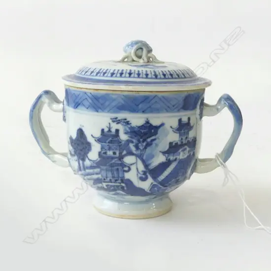 ORIENTAL B/W LIDDED CUP H.100mm