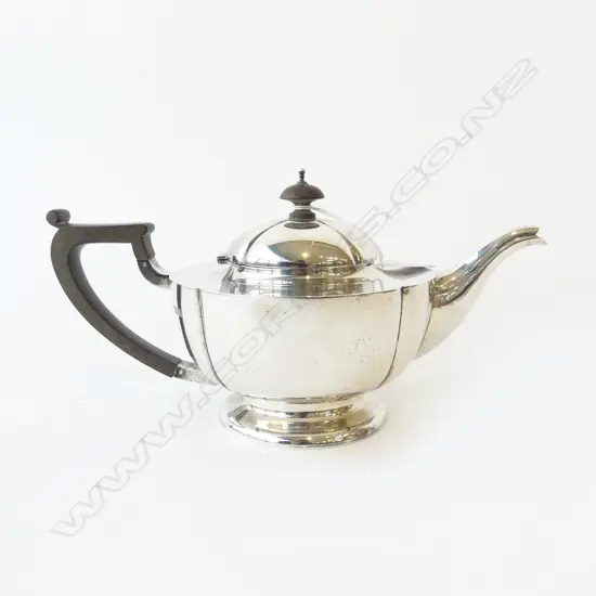 SILVER TEAPOT London 1913. Plain lobed body 681gms