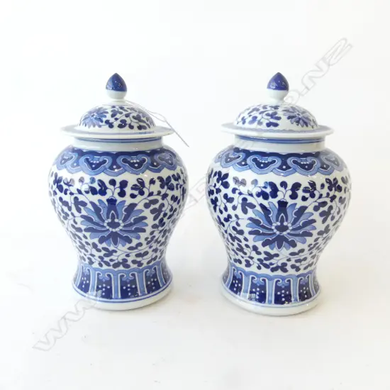 PR CHINESE B/W LIDDED GINGER JARS H.215mm