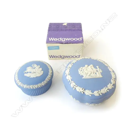 TWO WEDGWOOD JASPER WARE TRINKET BOXES, ONE IN ORIGINAL BOX, D.130MM, D.90MM