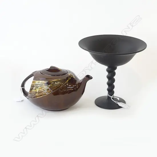 DECO ENGLISH SADLER TEAPOT L.210mm & SATIN GLASS BLACK COMPORT H. 890mm