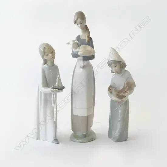 2 PCES LLADRO + NAO CANDLE GIRL H.265mm