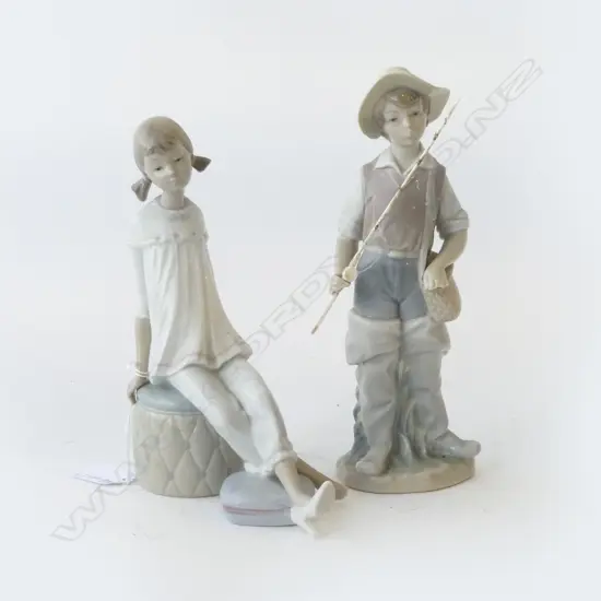 2 PCES LLADRO; FISHING BOY H.215mm & SEATED GIRL