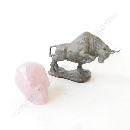 METAL BULL L.240mm + PINK QUARTZ SKULL H.85mm