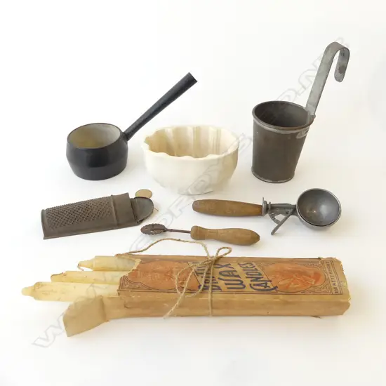 ANTIQUE KITCHENALIA INCL. 7 ITEMS JELLY MOULD, CAST IRON POT, NUTMEG GRATER, ICE CREAM SCOOP, CANDLES ETC