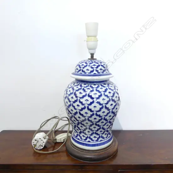 B/W GINGER JAR TABLE LAMP H.390mm (no shade)