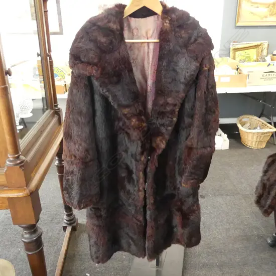 VINTAGE MIDLENGHT FUR COAT LARGE COLLAR