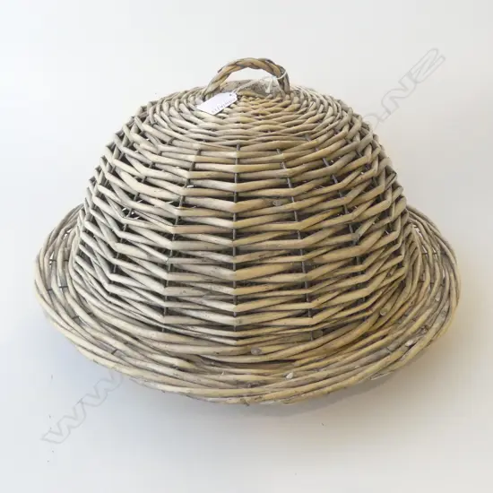FRENCH WICKER FOOD DOME ON TRAY, D.450MM