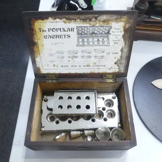 ANTIQUE PILL MAKING TOOLS IN WOODEN BOX W.235mm