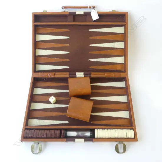 VINTAGE BACKGAMMON GAMES SET COMPLETE IN CASE, L.380MM