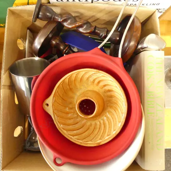 ASST. KITCHEN TOOLS, MASON CASH MIXING BOWL, NZ COOKS BIBLE ETC