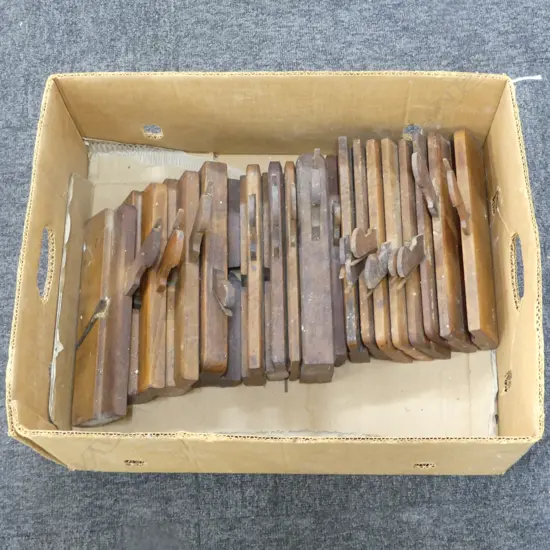 VINTAGE WOODEN PLANE TOOLS