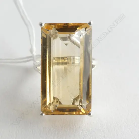 SILVER & CITRINE RING,  BAGUETTE CUT STONE SIZE R