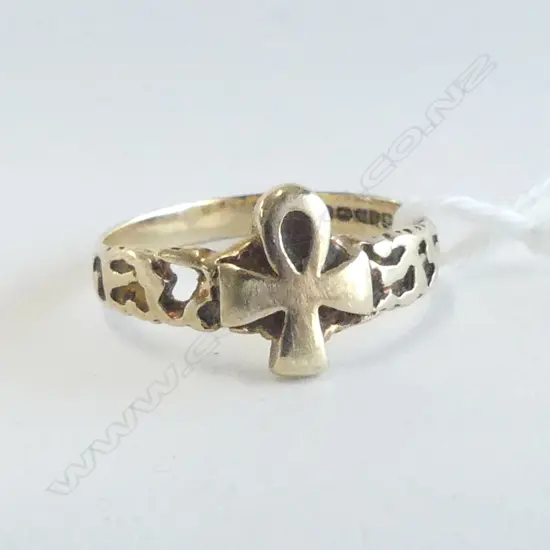 9ct YELLOW GOLD RELIGOUS RING 1.75gms SIZE O