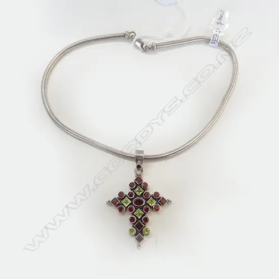 SILVER PERIDOT & GARNET LGE CROSS FORM PENDANT NECKLACE