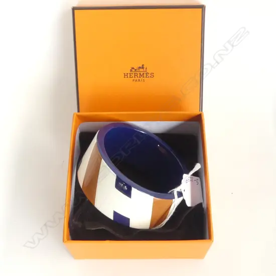 HERMES H LOGO LACQUERED BANGLE, WHITE/BROWN/NAVY BLUE, POUCH & BOX