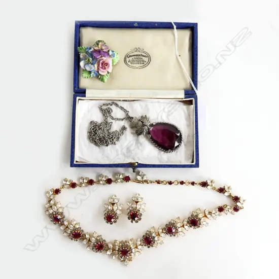 ASST. COSTUME JEWELLERY INCL. NECKLACE & EARRING SET