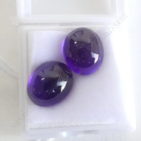 2 AMETHYST CABOCHONS, 11.34CT