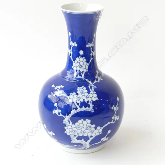 ORIENTAL B/W VASE H.275mm