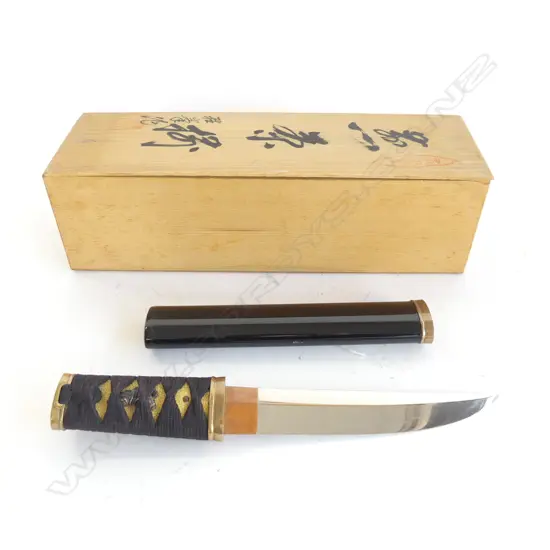JAPANESE KNIFE & SCABBARD L.300mm IN WOODEN BOX L.320mm