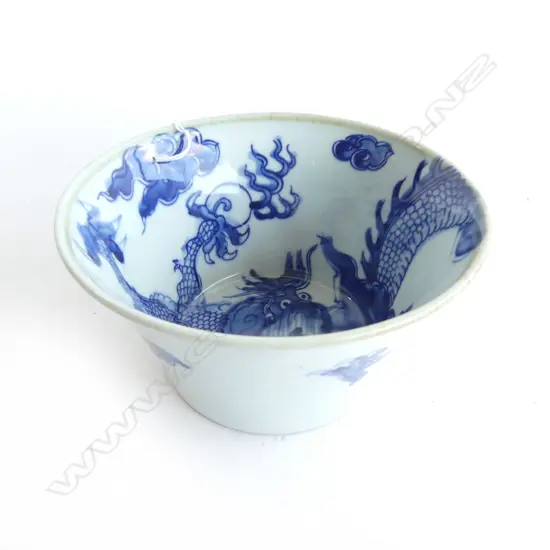 CHINESE BOWL w. DRAGON DESIGN 160mm dia