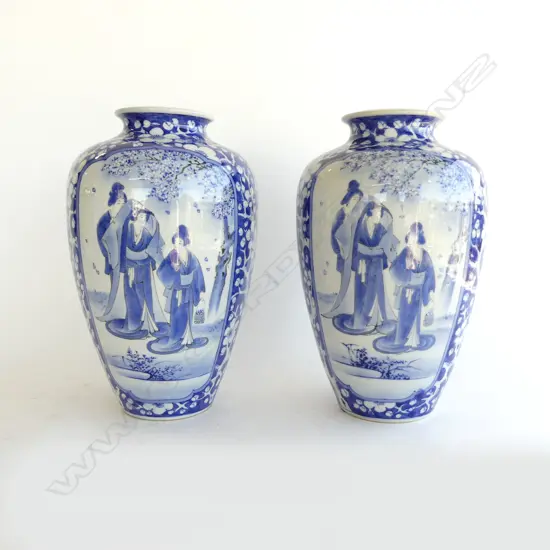 PR CHINESE B/W VASES H.305mm